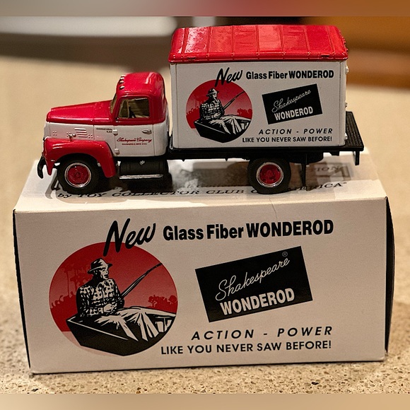 1957 IH DRY GOODS VAN ~SHAKESPEARE WONDEROD By FIRST GEAR INC. #10-1635 W Box - Picture 1 of 16